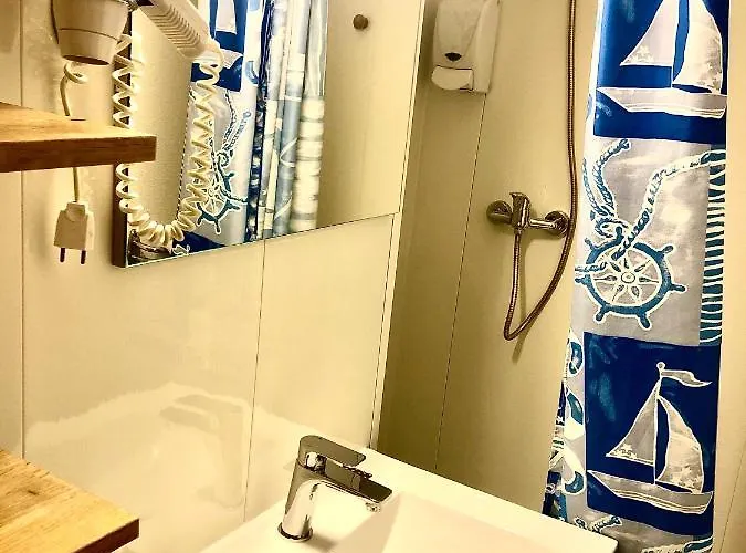 Colisée-verdun Centre Gare Saint-roch 2*